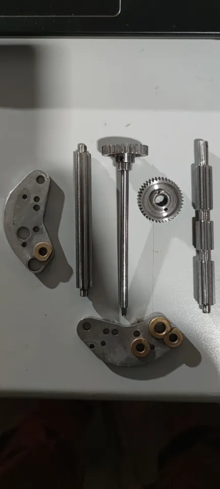 Conjunto de ejes y piezas dentadas