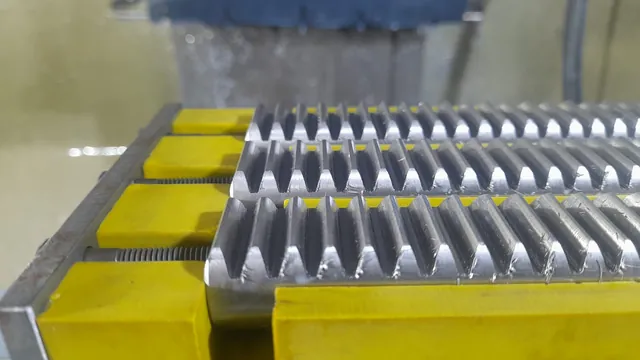 Conjunto de piezas con dientes paralelos
